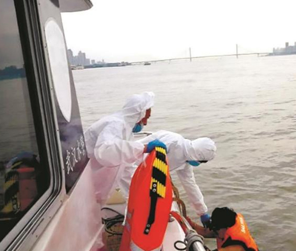 Saving a life in Wuhan along Yangtze River